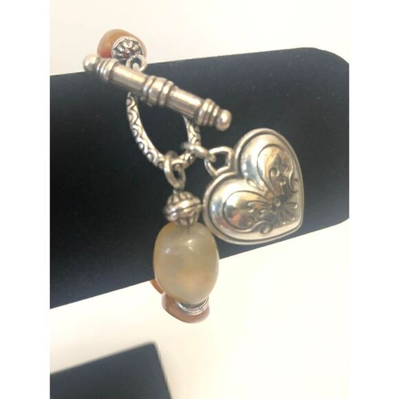 092 Beautiful silvertone heart toggle w/ agate stone bracelet 8" - Picture 2 of 2